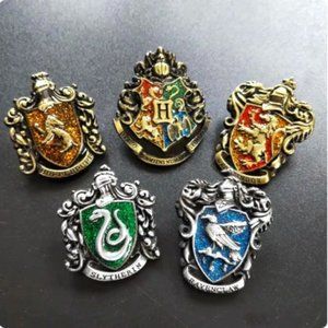 🍏50% OFF/3+...Hogwarts School Emblem Pins (Harry Potter)